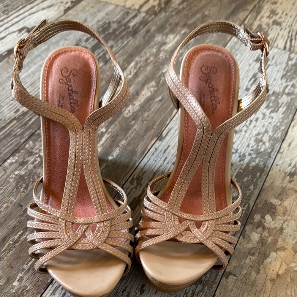 Seychelles Tan Heeled Sandals Elegant Strappy Design